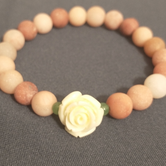 Floral bracelet - Picture 2 of 9